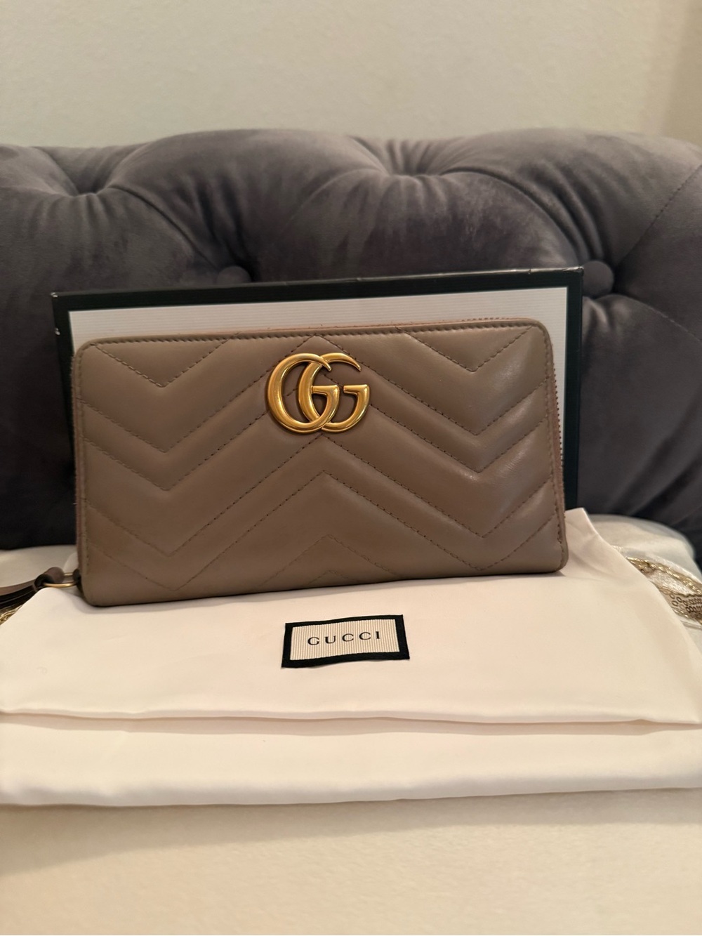 🔥EUC Gucci GG Marmont Quilted Zip-around Wallet in Taupe retails 750🔥 - Picture 3 of 16